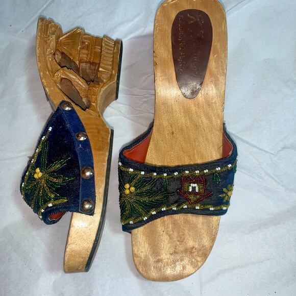VINTAGE BEADED VELVET CARVED WOOD SLIDES CLOGS - Picture 2 of 7